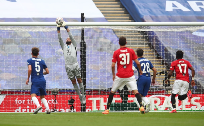 Hàng thủ liên tục mắc sai lầm, Manchester United bị loại khỏi FA Cup sau thất bại cay đắng trước Chelsea - Ảnh 2.