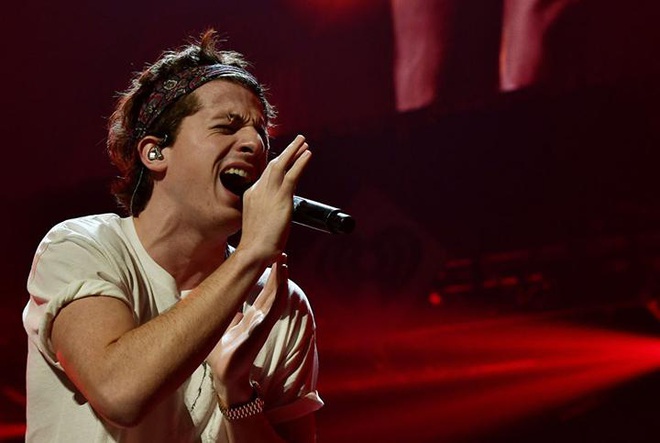 Charlie Puth gây phẫn nộ khi thừa nhận nôn oẹ trên phim trường và nguyên nhân liên quan đến... Selena Gomez - Ảnh 2.