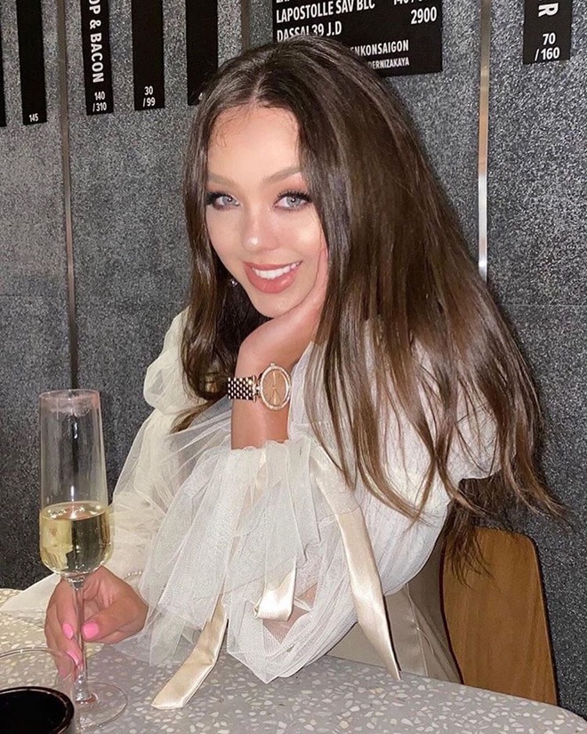 Dân tình tò mò gái xinh thân mật bên thủ môn Bùi Tiến Dũng, đã tìm ra profile trong nháy mắt - Ảnh 10.