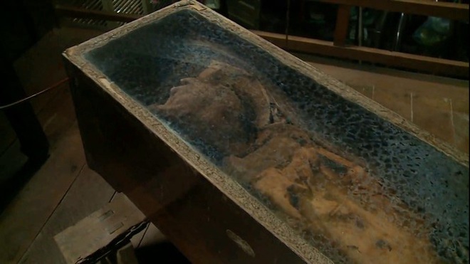 Bí ẩn xác chết 50 năm không phân hủy ở An Giang - Ảnh 2.