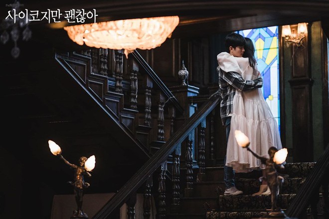 M&atilde;n nh&atilde;n với loạt trang phục của Seo Ye Ji (Đi&ecirc;n Th&igrave; C&oacute; Sao): V&aacute;y &aacute;o t&ocirc;n eo hay bồng bềnh hết sức h&oacute;a ra l&agrave; c&oacute; dụng &yacute; - Ảnh 9.