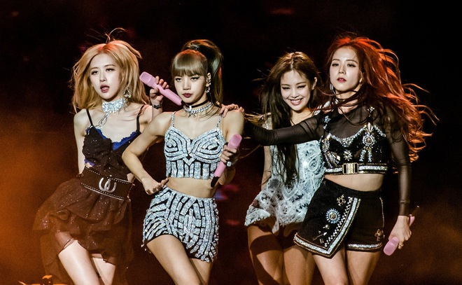 BLACKPINK chính thức sánh ngang Ariana Grande, trở thành nghệ sĩ nữ có lượt đăng ký YouTube nhiều nhất thế giới! - Ảnh 1.