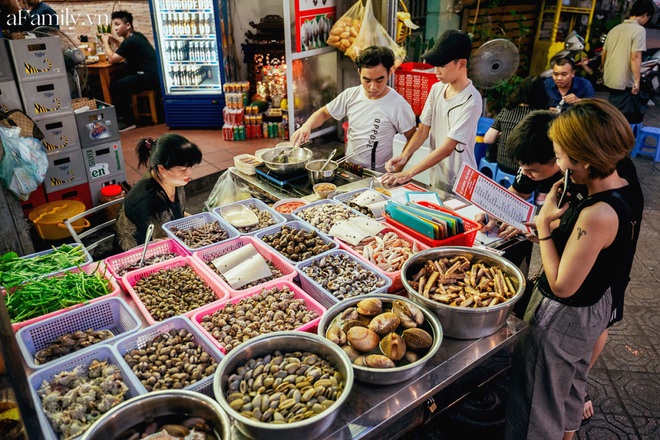 Ngày xưa bảo ra Hà Nội chỉ ăn được mỗi món ốc luộc thì nay một dọc quán ốc bình dân này, với 7749 món độc lạ sẽ khai sáng cho ai vẫn nghĩ ốc Hà Nội chỉ có một loại! - Ảnh 8.