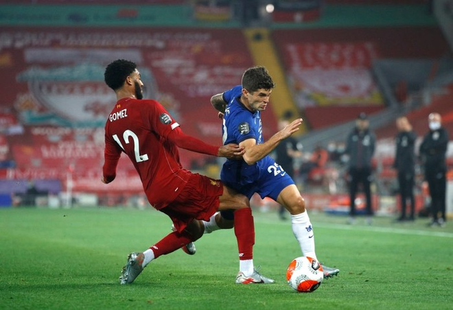 Mưa bàn thắng xuất hiện ở Anfield trong ngày Liverpool đánh bại Chelsea, đường hoàng tổ chức màn nâng cúp Premier League sau 30 năm chờ đợi - Ảnh 2.