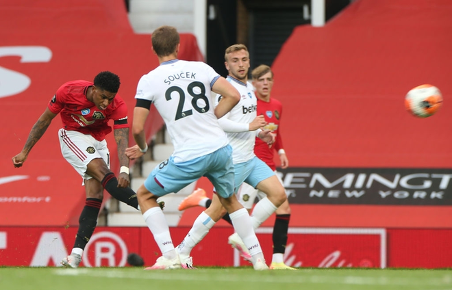 Manchester United nhọc nhằn vào top 4: Pogba chơi bóng chuyền trong vòng cấm, bàn thắng của sao trẻ cứu Quỷ đỏ - Ảnh 2.