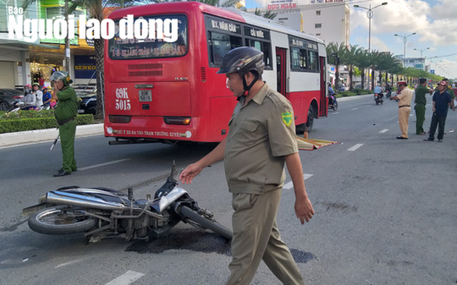 L&aacute;i xe m&aacute;y va chạm xe bu&yacute;t, cụ &ocirc;ng 80 tuổi tử vong thương t&acirc;m - Ảnh 2.