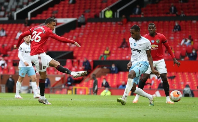 Manchester United nhọc nhằn vào top 4: Pogba chơi bóng chuyền trong vòng cấm, bàn thắng của sao trẻ cứu Quỷ đỏ - Ảnh 5.