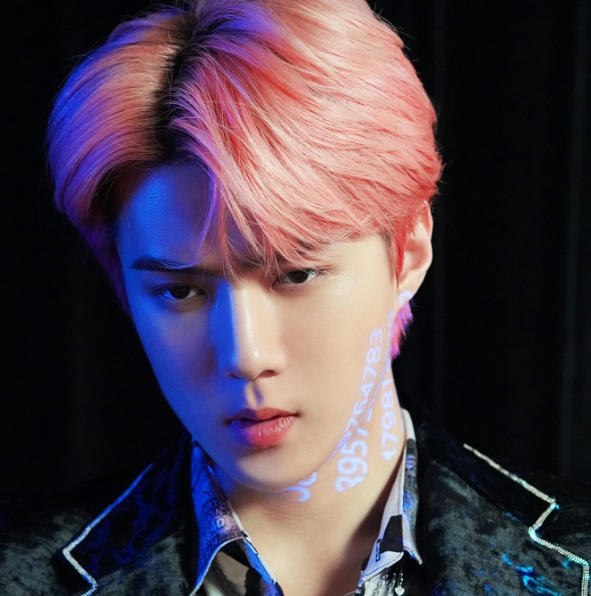 Sehun đẹp trai nhất nhì EXO nhưng cứ đi show lại tự dìm hàng, lần này là thành... bà thím tóc vàng - Ảnh 1.