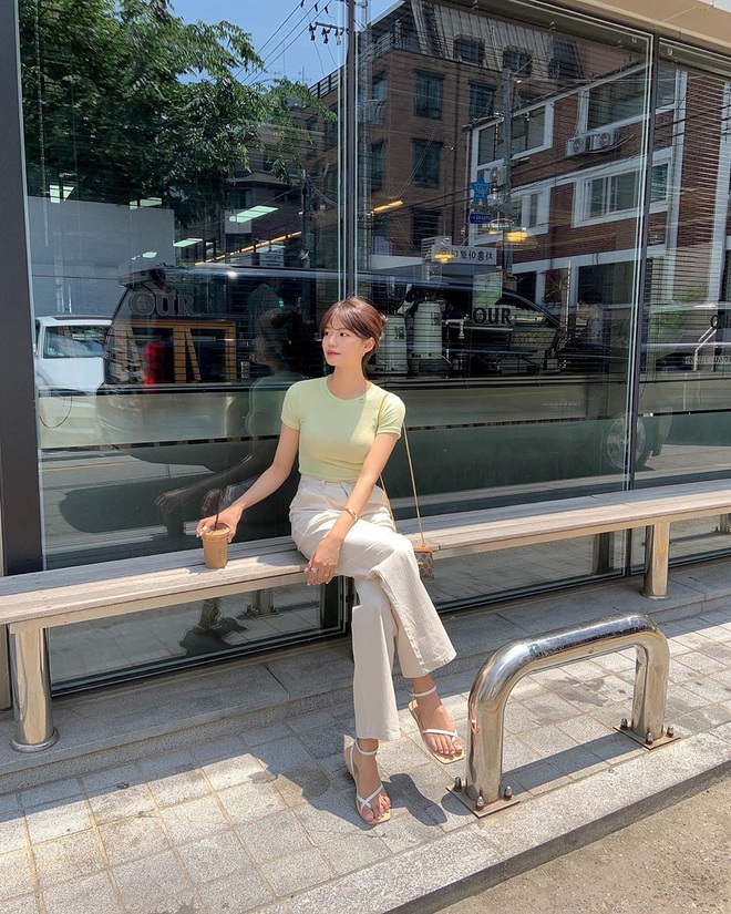 Mê quần jeans nhưng sợ phát ngốt vì nắng hè, chị em cứ nhắm trúng 4 kiểu dáng thoải mái sau mà diện - Ảnh 13.
