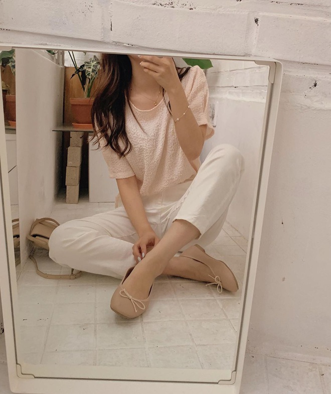 Mê quần jeans nhưng sợ phát ngốt vì nắng hè, chị em cứ nhắm trúng 4 kiểu dáng thoải mái sau mà diện - Ảnh 11.