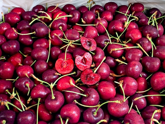 Cherry h&agrave;ng vip nhập khẩu của Mỹ rẻ chưa từng thấy, chỉ 299.000 đồng/kg b&aacute;n đầy si&ecirc;u thị - Ảnh 1.