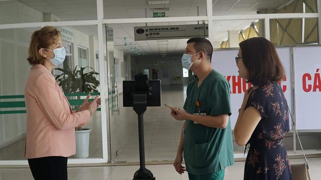 Giám đốc BV Bệnh Nhiệt đới TW: Dành toàn bộ cơ sở 2 để điều trị COVID-19, đưa robot vào hỗ trợ điều trị - Ảnh 2.