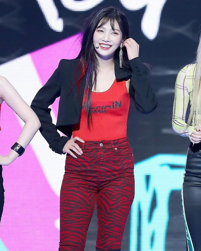 Từng diện đồ &quot;phèn&quot; nhất nhì Red Velvet, nay Joy lại được đeo vòng cổ 8 tỷ VNĐ, bỏ xa Jennie nhưng vẫn thua Jessica Jung - Ảnh 1.