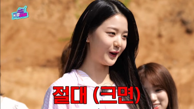 Em &uacute;t IZ*ONE khổ sở v&igrave; qu&aacute; cao, lại c&ograve;n bị Yoo Jae Suk chạm v&agrave;o nỗi đau - Ảnh 10.