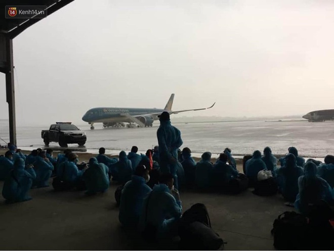 Chiều nay, chuyến bay đưa 219 công dân Việt Nam từ Guinea Xích đạo sẽ hạ cánh tại Nội Bài - Ảnh 6.