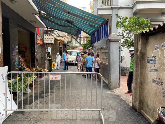 H&agrave; Nội phong tỏa khu d&acirc;n cư v&igrave; c&oacute; trường hợp nghi nhiễm COVID-19 - Ảnh 2.