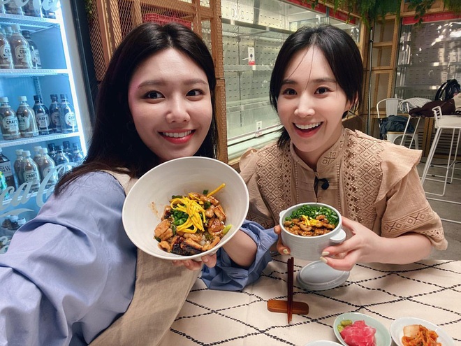 Trổ tài làm trứng rán cần mỡ, Yuri & Sooyoung (SNSD) khiến fan không nhịn được cười khi xem thành quả - Ảnh 1.