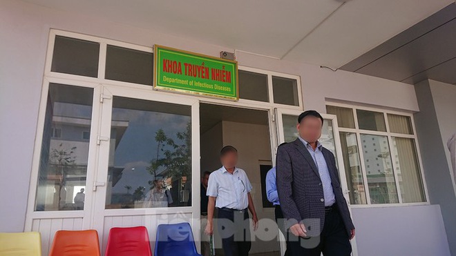Chuyển bệnh nhân COVID-19 ở Đắk Lắk đến khu điều trị mới - Ảnh 1.