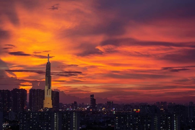Dân mạng rần rần chia sẻ bầu trời hoàng hôn ở Sài Gòn có hình ảnh tuyệt đẹp giống như phượng hoàng - Ảnh 5.
