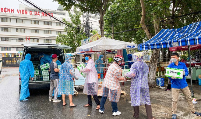 Nhìn những hình ảnh này mới thấy Đà Nẵng đang chung sức, đồng lòng chống dịch Covid-19 với quyết tâm cao như thế nào! - Ảnh 13.