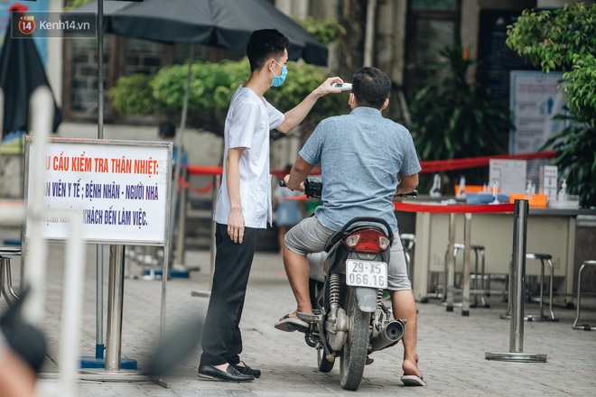 Ảnh: Hà Nội kích hoạt ngay lập tức các biện pháp phòng, chống Covid-19 trong tình hình mới - Ảnh 4.