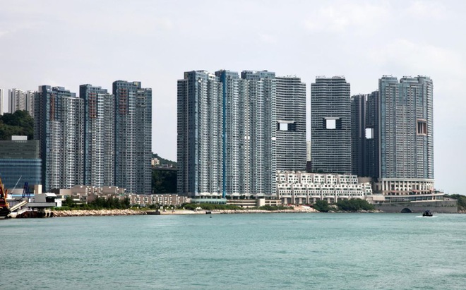 Một phút khó hiểu: Tại sao các tòa nhà cao tầng ở Hong Kong lại hay có “lỗ thủng” ở giữa vậy nhỉ? - Ảnh 2.