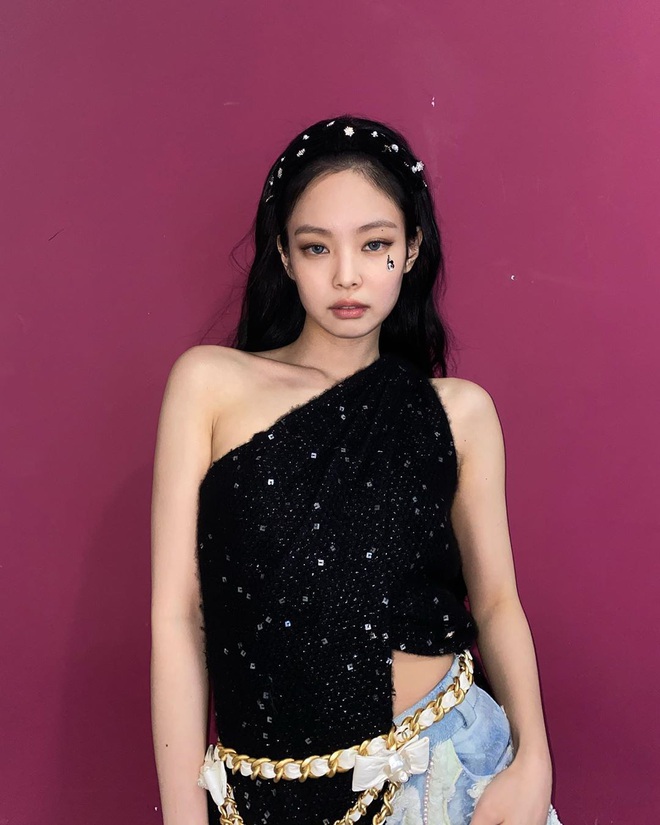 Jennie (BLACKPINK) tạm biệt Dương Quá về tóc đen thần thánh, tút lại visual khiến Knet khó tính cũng phải mê - Ảnh 3.