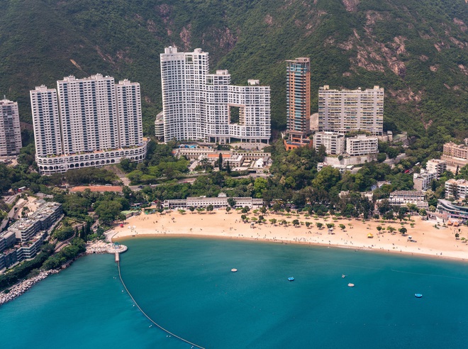 Một phút khó hiểu: Tại sao các tòa nhà cao tầng ở Hong Kong lại hay có “lỗ thủng” ở giữa vậy nhỉ? - Ảnh 3.