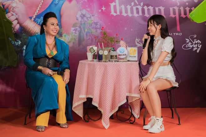Khi Thanh Tâm bắp cần bơ và cô Minh Hiếu đứng chung 1 khung hình: Nhân đôi đột hot là đây! - Ảnh 2. Khi Thanh Tâm bắp cần bơ và cô Minh Hiếu đứng chung 1 khung hình: Nhân đôi đột hot là đây! - Ảnh 2.