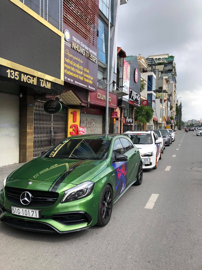 Fan Binz chơi lớn quá: Phủ kín poster lên hàng loạt siêu xe lượn quanh Hà Nội hâm nóng trước thềm ra MV - Ảnh 9.
