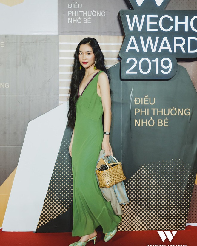 Sở hữu m&aacute;i t&oacute;c d&agrave;i mi&ecirc;n man, đ&acirc;y ch&iacute;nh l&agrave; 4 c&aacute;ch Helly Tống biến tấu cho t&oacute;c thật gọn xinh m&aacute;t mẻ - Ảnh 3.