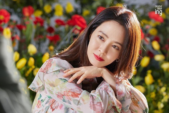 Muốn ngất vì bộ ảnh mới của mợ ngố Song Ji Hyo: Hack tuổi thần sầu dù U40, khí chất thần tiên tỷ tỷ gây bão mạng - Ảnh 2.