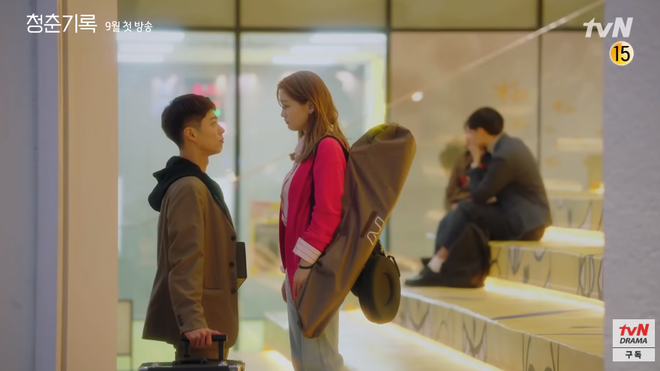 Park Bo Gum rủ r&ecirc; thi&ecirc;n t&agrave;i lừa đảo Park So Dam tắm mưa ở teaser phim mới, chưa g&igrave; đ&atilde; thấy đẹp đ&ocirc;i rồi! - Ảnh 5.