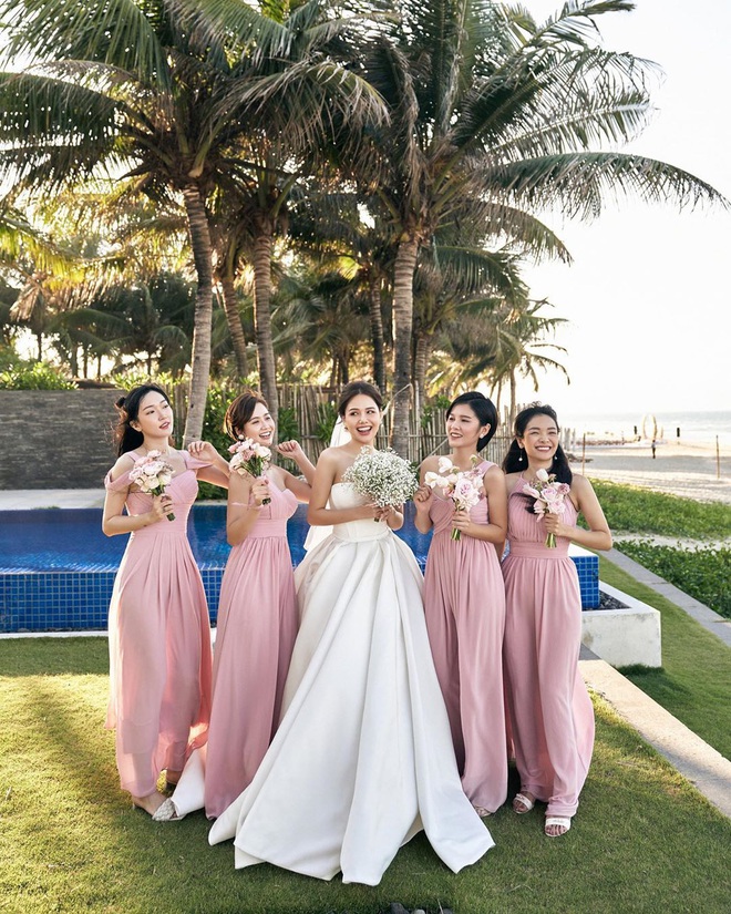 Hơn 2 tuần mới được ngắm đã đời dàn phù dâu trong lễ cưới của Phanh Lee với chồng đại gia - Ảnh 6.