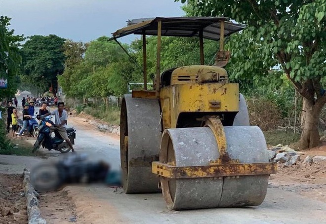 Nữ công nhân bị xe lu cán tử vong ở Nghệ An - Ảnh 1.