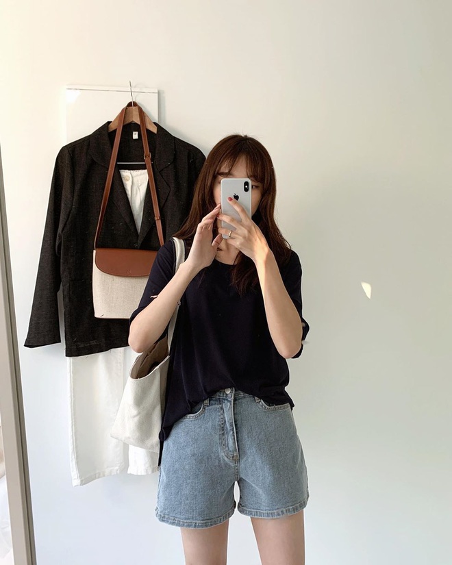 5 outfit xịn mịn, ai mặc cũng đẹp mà hè năm nào các BTV thời trang cũng nhiệt tình áp dụng - Ảnh 1.