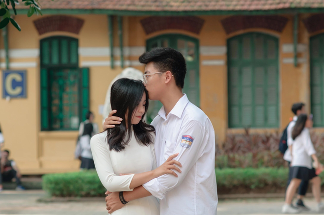 Couple sinh năm 2002 yêu nhau cuối cấp vẫn đạt điểm tổng kết trên 9 phẩy - Ảnh 2.