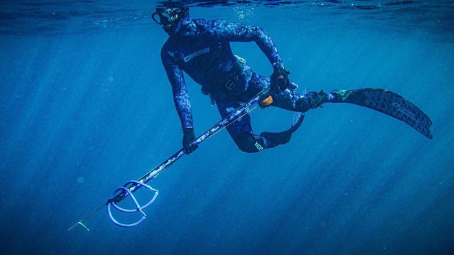 Nhà vô địch trượt tuyết thế giới chết đuối khi đang lặn biển để bắt cá - Ảnh 2.