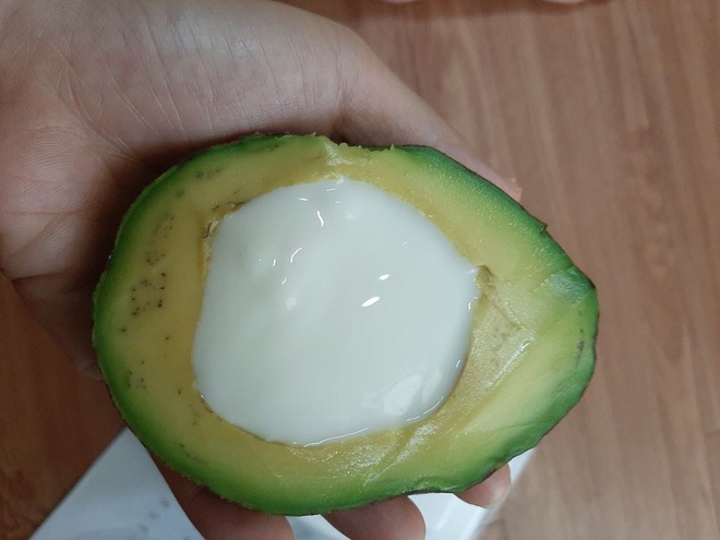 Cách ăn bơ tưởng chẳng giống ai nhưng nhưng hoá ra lại rất được người Việt ưa chuộng, các “thánh lười” nhất định phải áp dụng - Ảnh 2.