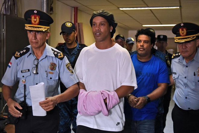 Ronaldinho sắp được trả tự do sau gần 5 tháng bị ngồi tù và quản thúc tại Paraguay - Ảnh 1.
