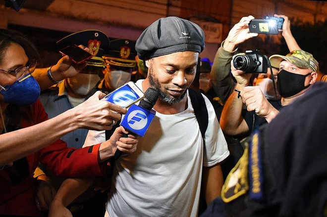 Ronaldinho sắp được trả tự do sau gần 5 tháng bị ngồi tù và quản thúc tại Paraguay - Ảnh 2.