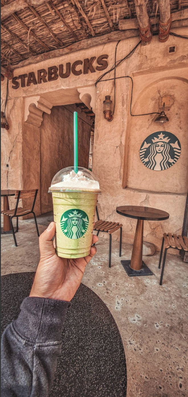 Cửa hàng Starbucks ở Dubai gây &quot;bão&quot; vì thiết kế mái lá vô cùng đặc biệt - Ảnh 6.
