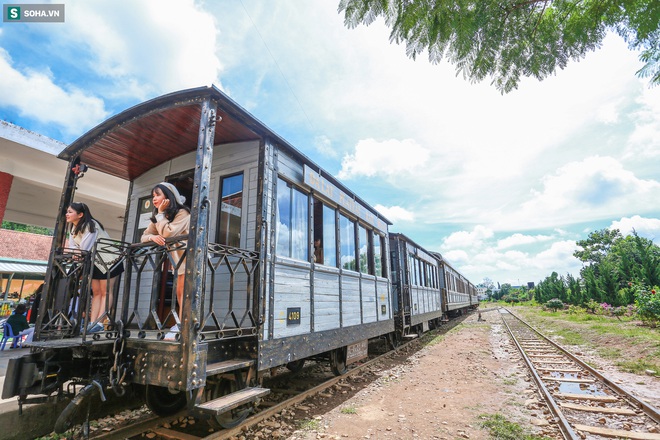 Vẻ đẹp cổ kính của ga tàu hoả gần 100 tuổi ở Đà Lạt nhìn từ trên cao - Ảnh 9.