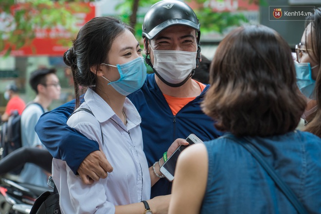 Vì thí sinh đeo khẩu trang nên đây là chùm ảnh những đôi mắt đẹp nhất mùa thi tốt nghiệp 2020 - Ảnh 22.