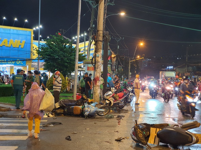 Vụ nữ tài xế lái Camry tông một loạt xe máy ở Sài Gòn: Nạn nhân bị dập phổi, chấn thương thận - Ảnh 2.