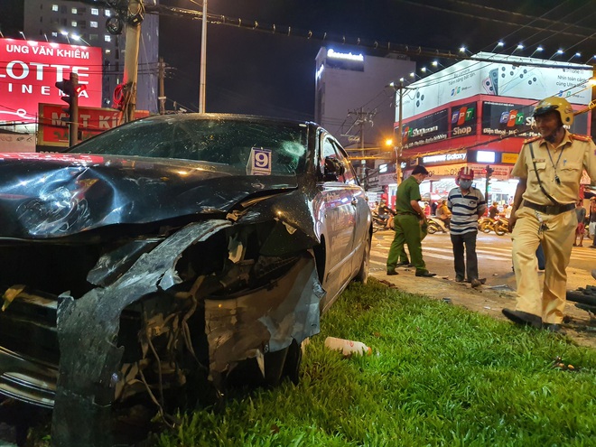 Vụ nữ tài xế lái Camry tông một loạt xe máy ở Sài Gòn: Nạn nhân bị dập phổi, chấn thương thận - Ảnh 2.