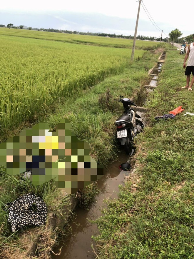 Ph&aacute;t hiện người đ&agrave;n &ocirc;ng tử vong cạnh xe m&aacute;y - Ảnh 1.