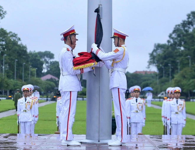 To&agrave;n cảnh Lễ treo cờ rủ Quốc tang nguy&ecirc;n Tổng B&iacute; thư L&ecirc; Khả Phi&ecirc;u - Ảnh 14.