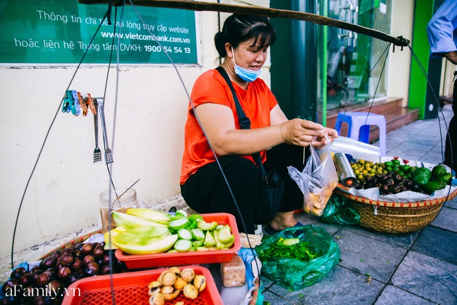 Nhón bước sang thu được vài ngày nhưng sao Hà Nội lại thay đổi nhanh đến thế, có sấu chín, cốm thơm, không khí tươi mát giúp ta biết &quot;sống chậm&quot; - Ảnh 7.