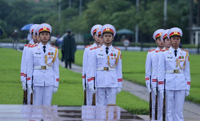 To&agrave;n cảnh Lễ treo cờ rủ Quốc tang nguy&ecirc;n Tổng B&iacute; thư L&ecirc; Khả Phi&ecirc;u - Ảnh 16.